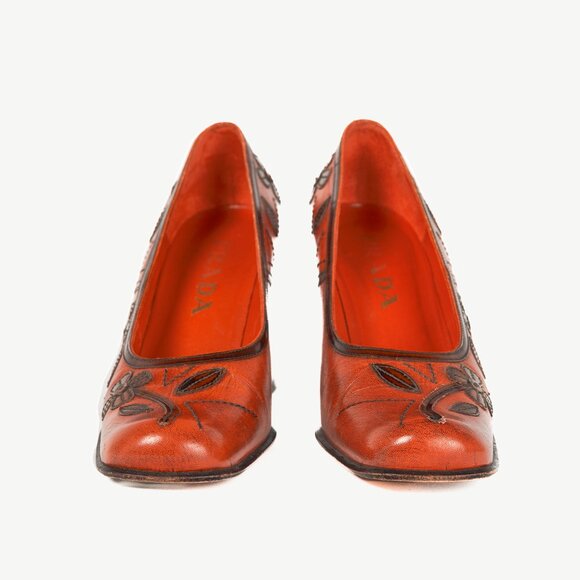 Prada AW/96 Orange Leather Floral-Applique Pumps - Picture 2 of 9